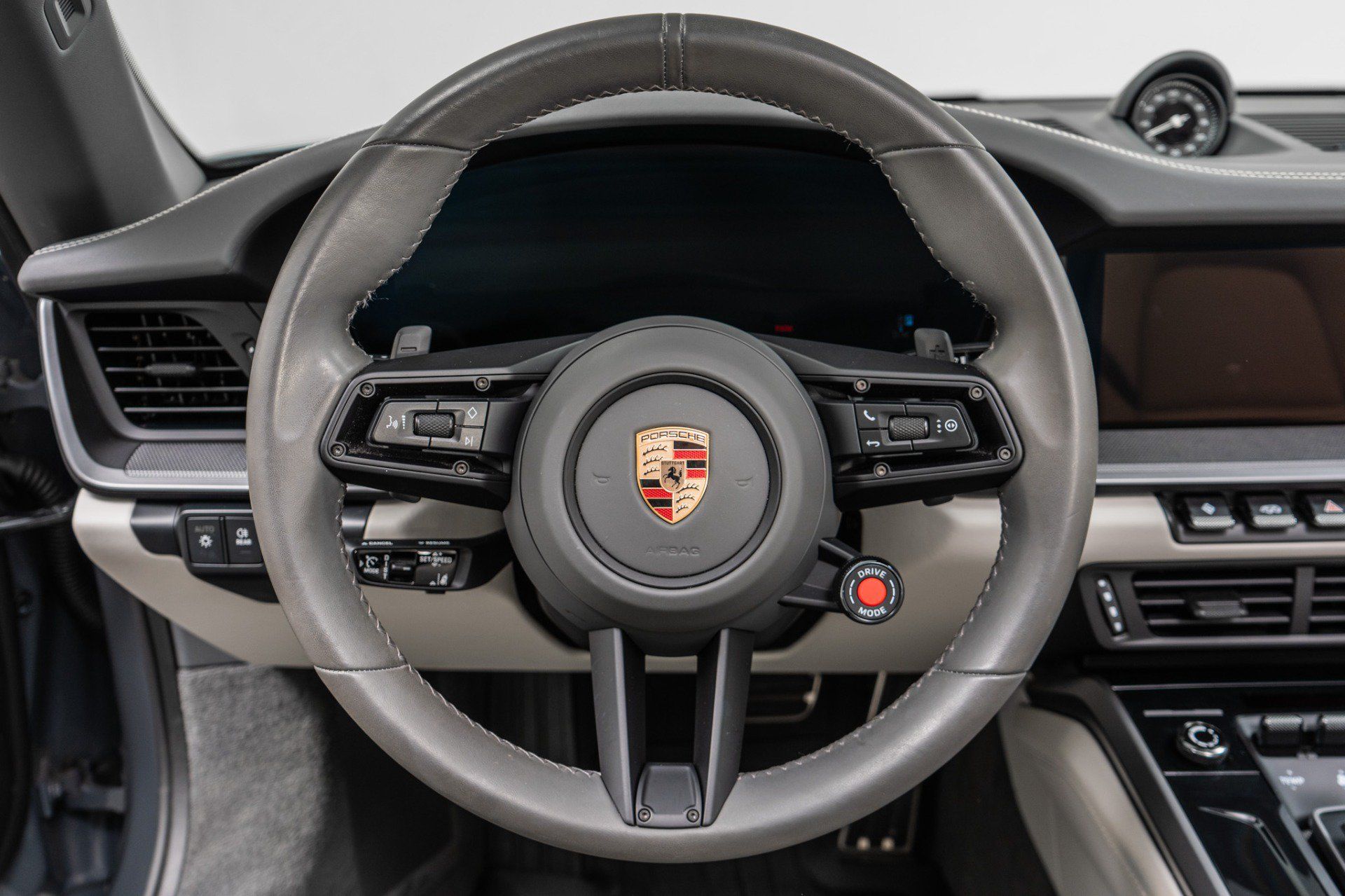 Used 2025 Porsche 911 Carrera RWD image 15