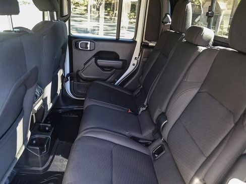 Used 2023 Jeep Gladiator Willys image 28