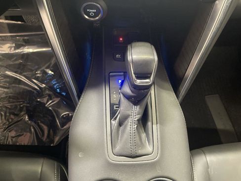 Used 2024 Toyota Venza XLE image 20