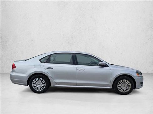 Used 2014 Volkswagen Passat S image 4