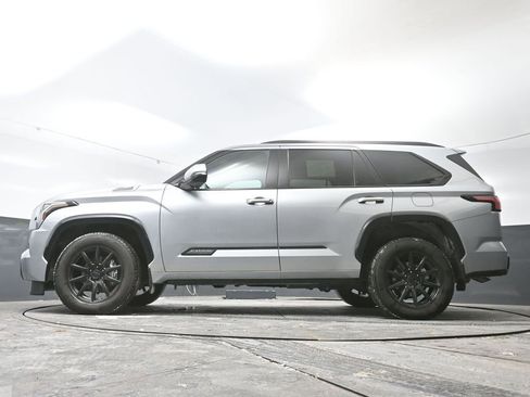 Used 2024 Toyota Sequoia Platinum AWD/4WD image 29