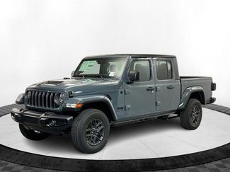 New 2025 Jeep Gladiator Sport video 1