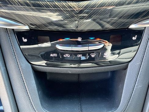 Used 2022 Cadillac XT6 Premium Luxury w/ Technology Package image 16