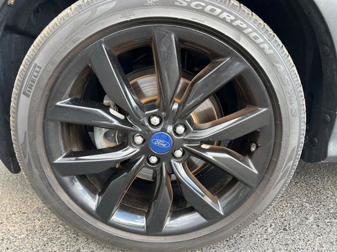 Used 2017 Ford Escape SE w/ SE Sport Appearance Package FWD image 11