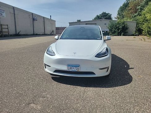 Used 2022 Tesla Model Y Long Range AWD/4WD image 3