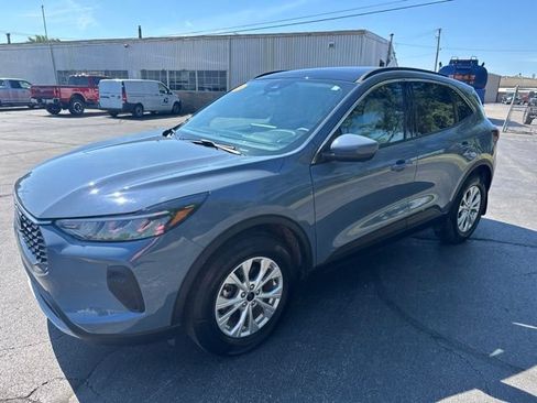 Used 2023 Ford Escape Active w/ Tech Pack #2 AWD/4WD image 2