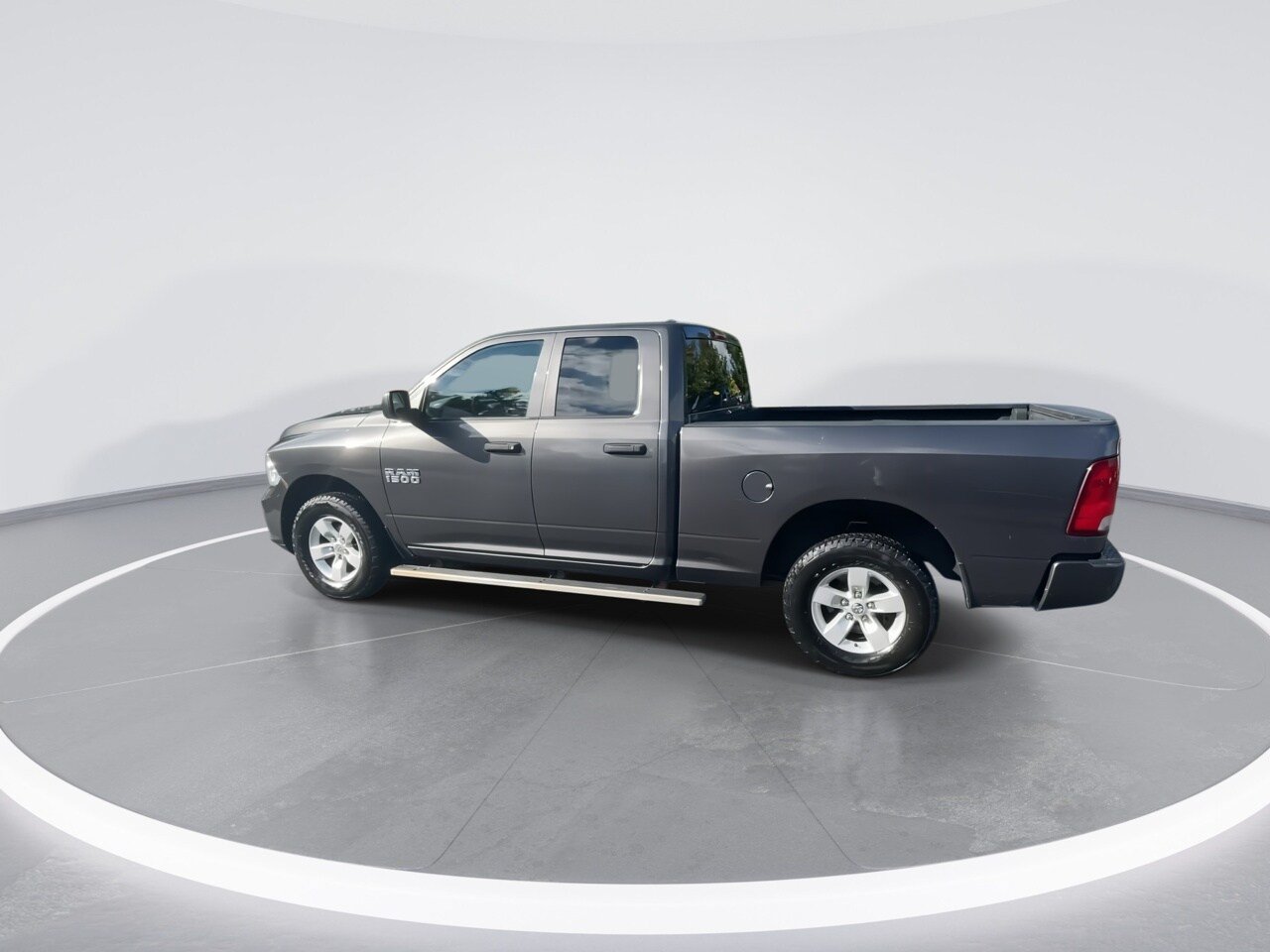 Used 2018 RAM 1500 Express AWD/4WD image 14