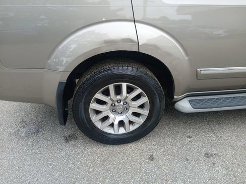 Used 2009 Nissan Pathfinder LE RWD image 11
