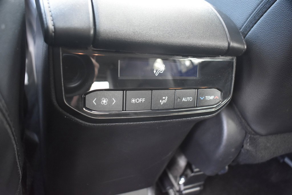 Used 2024 Toyota Highlander XLE AWD/4WD image 26