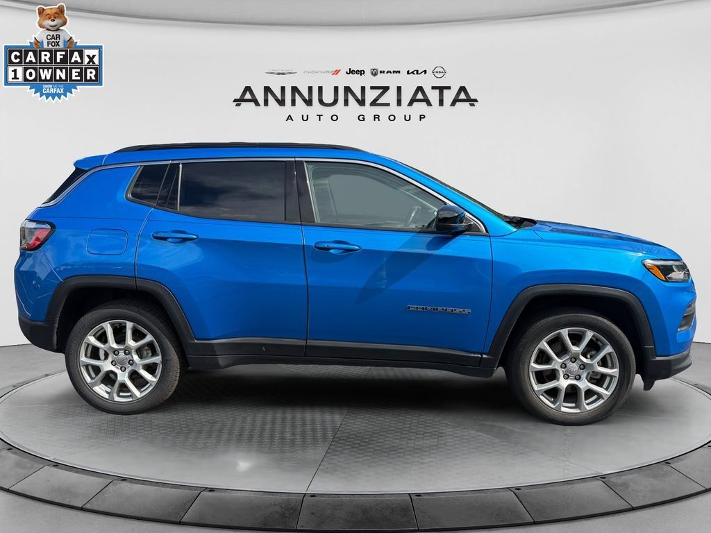 Used 2022 Jeep Compass Latitude w/ Sun and Sound Group AWD/4WD image 6
