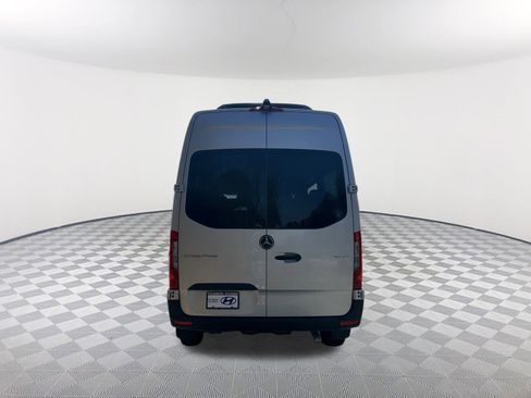 Used 2024 Mercedes-Benz Sprinter 2500 image 8