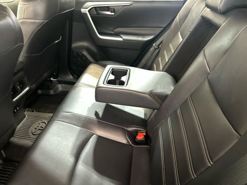Used 2019 Toyota RAV4 XLE Premium w/ Cold Weather Package AWD/4WD image 5