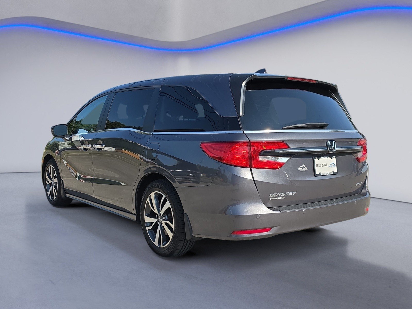 Used 2023 Honda Odyssey Touring image 3