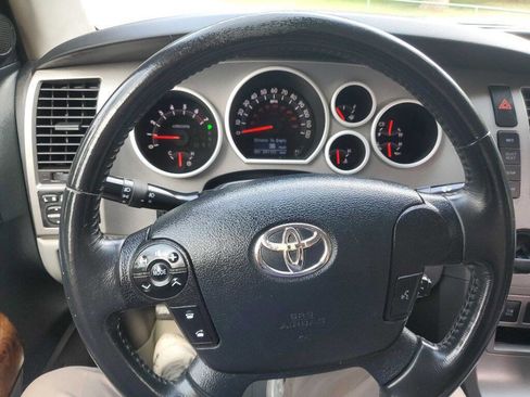 Used 2011 Toyota Tundra Limited image 39