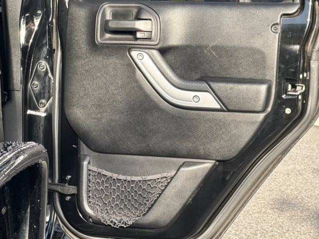 Used 2015 Jeep Wrangler Unlimited Rubicon w/ Connectivity Group AWD/4WD image 18