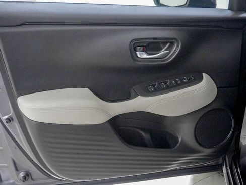 Used 2023 Honda HR-V LX image 16