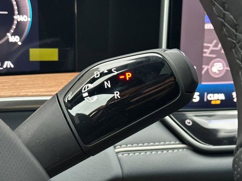 New 2026 Volkswagen Tiguan SEL R-Line image 21