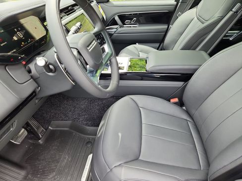 New 2026 Land Rover Range Rover Long Wheelbase SE AWD/4WD image 23
