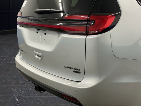 New 2026 Chrysler Pacifica Limited w/ S Appearance Package AWD/4WD image 38