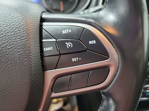 Used 2019 Jeep Cherokee Limited image 38