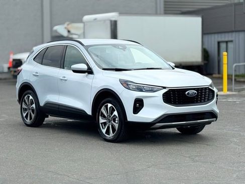 Used 2025 Ford Escape Platinum AWD/4WD image 2