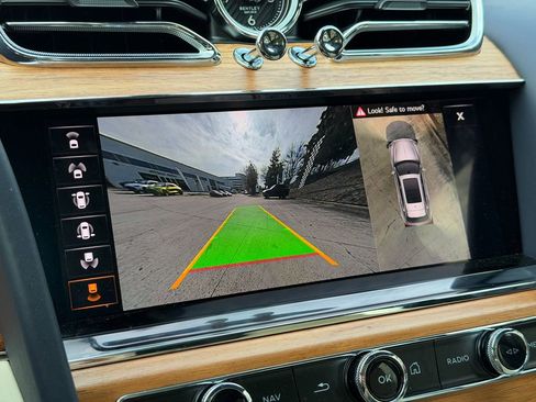 Used 2023 Bentley Bentayga image 22