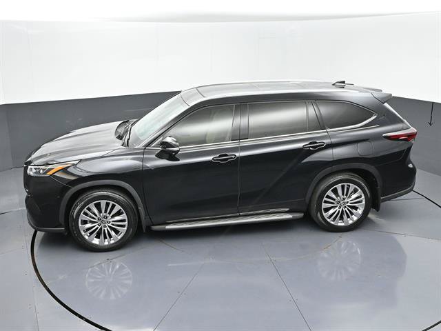 Used 2024 Toyota Highlander Platinum FWD image 41