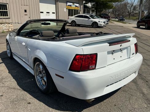 Used 2000 Ford Mustang Convertible image 10