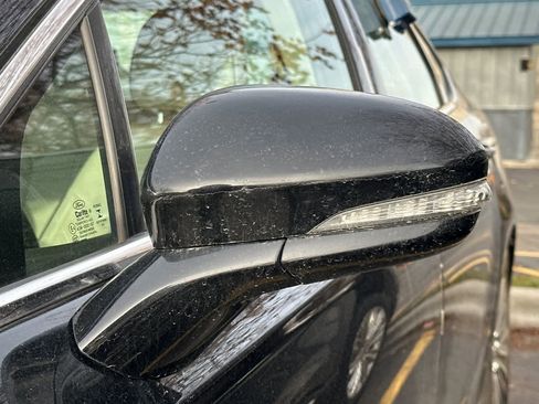 Used 2017 Ford Fusion Energi Platinum image 9