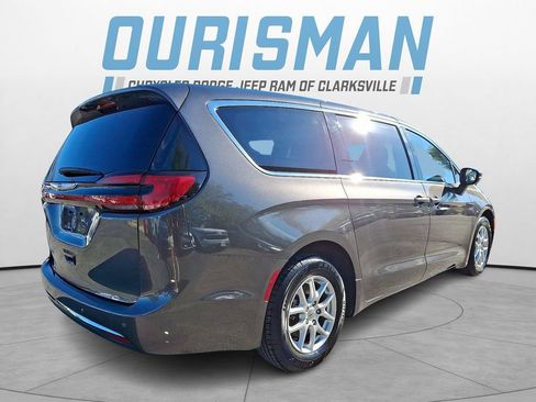 Certified 2023 Chrysler Pacifica Touring-L FWD image 6