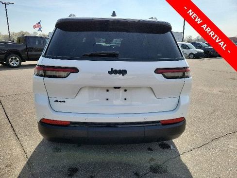 Used 2024 Jeep Grand Cherokee L Altitude AWD/4WD image 4