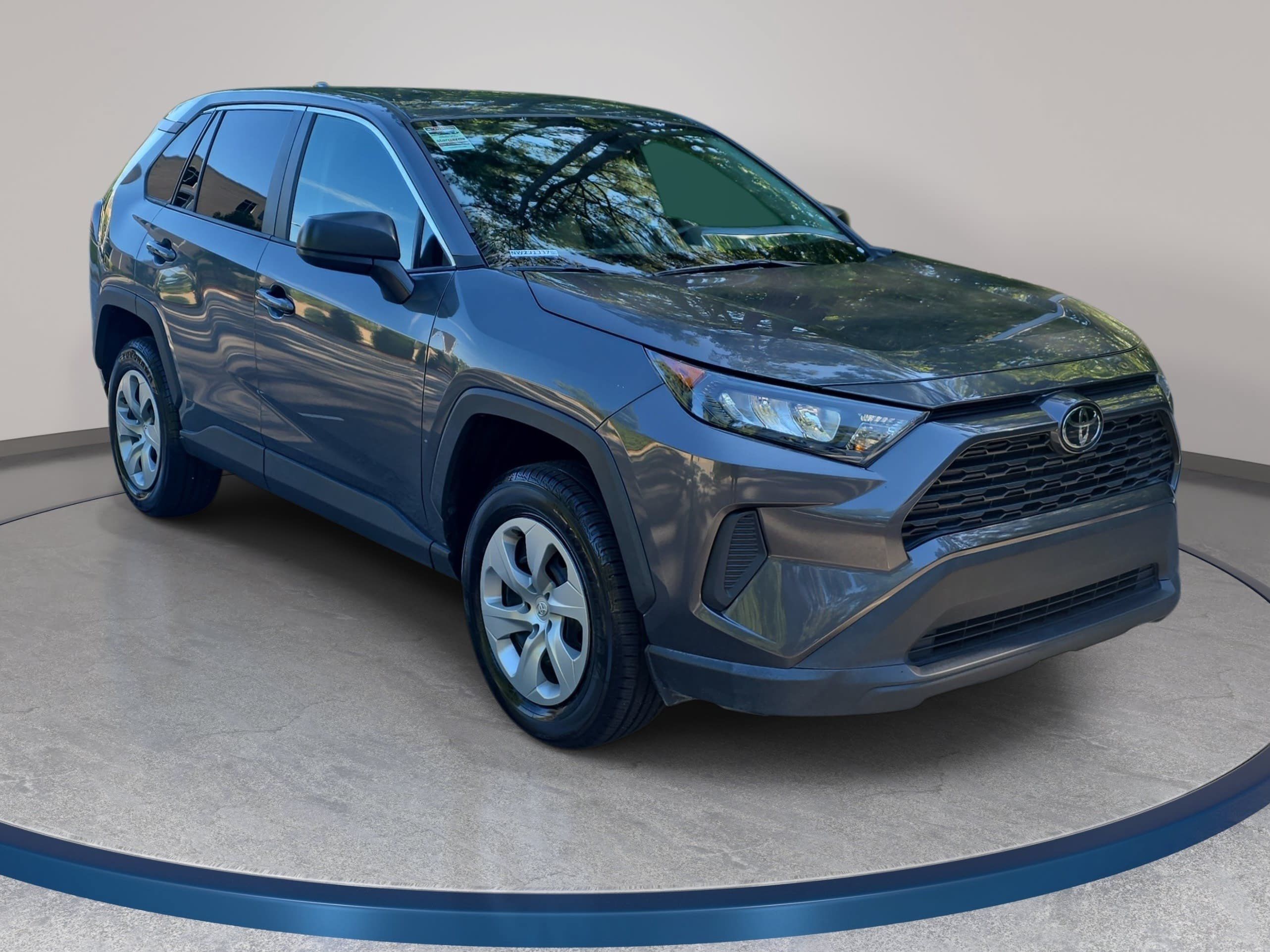 Used 2022 Toyota RAV4 LE FWD image 3