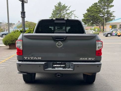 Used 2018 Nissan Titan SV w/ SV Convenience Package AWD/4WD image 6