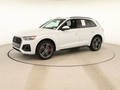 Certified 2025 Audi Q5 e Premium Plus w/ Premium Plus Package image 13