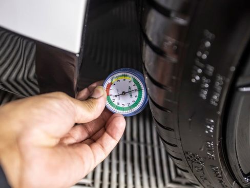 Used 2025 BMW M4 Coupe w/ Executive Package image 46