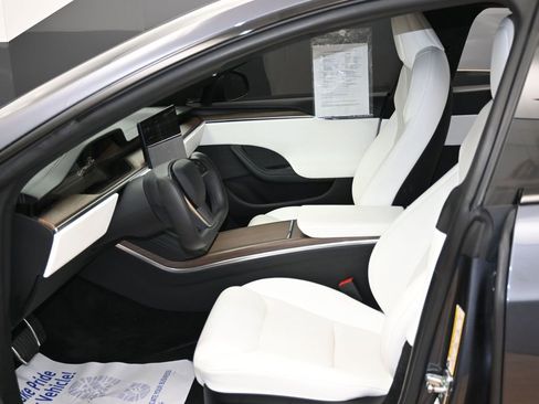 Used 2022 Tesla Model S image 16