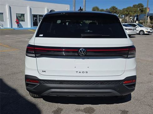 New 2026 Volkswagen Taos SE image 4