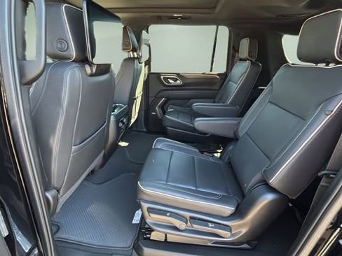 Used 2024 Chevrolet Suburban Premier image 20