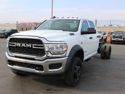 Used 2022 RAM 5500 Tradesman w/ Chrome Appearance Group image 4