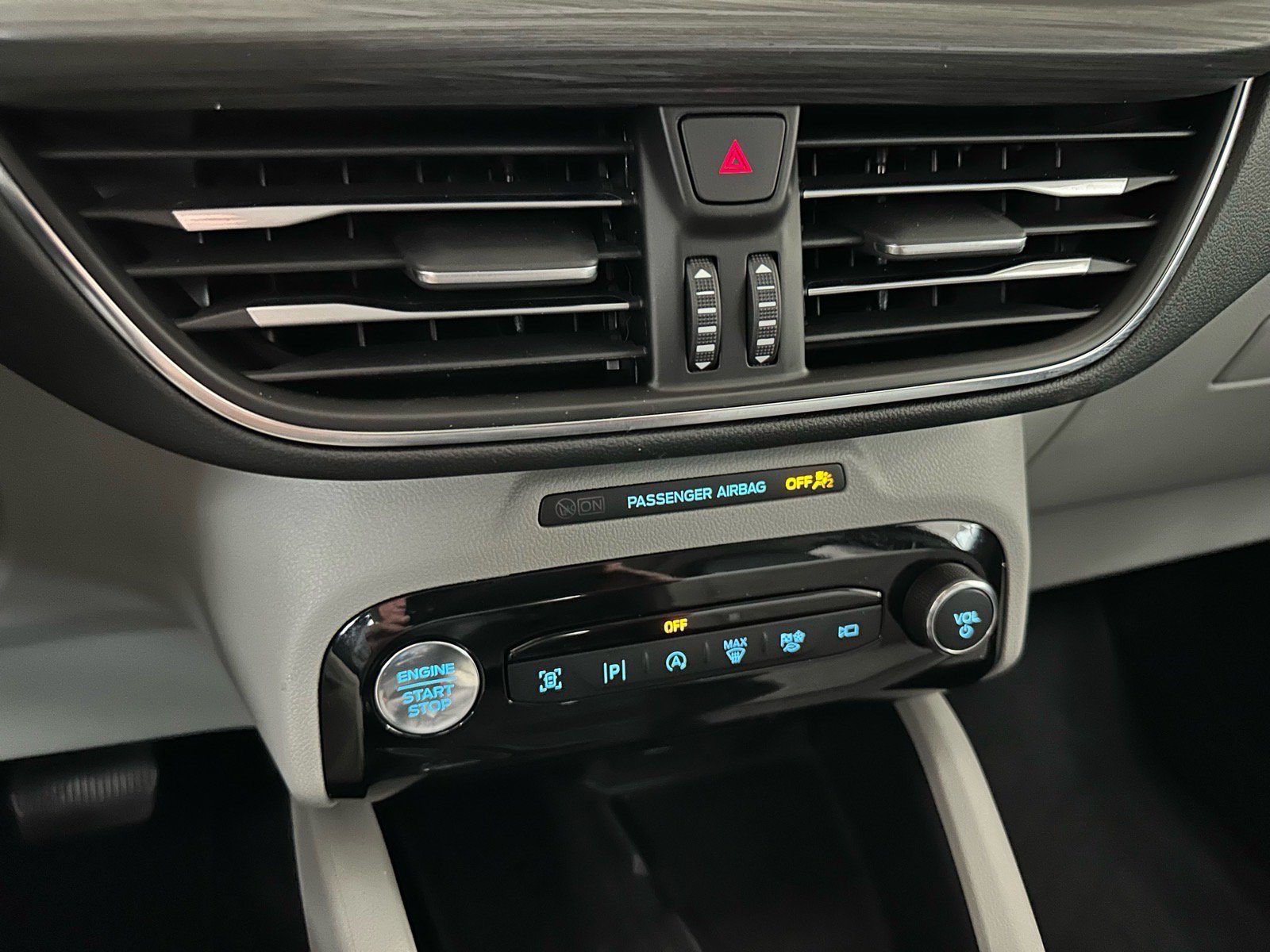 Certified 2024 Ford Escape Platinum w/ Premium Technology Package AWD/4WD image 33