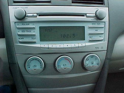 Used 2009 Toyota Camry LE image 24