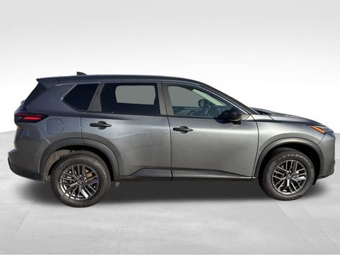 Used 2024 Nissan Rogue S image 9