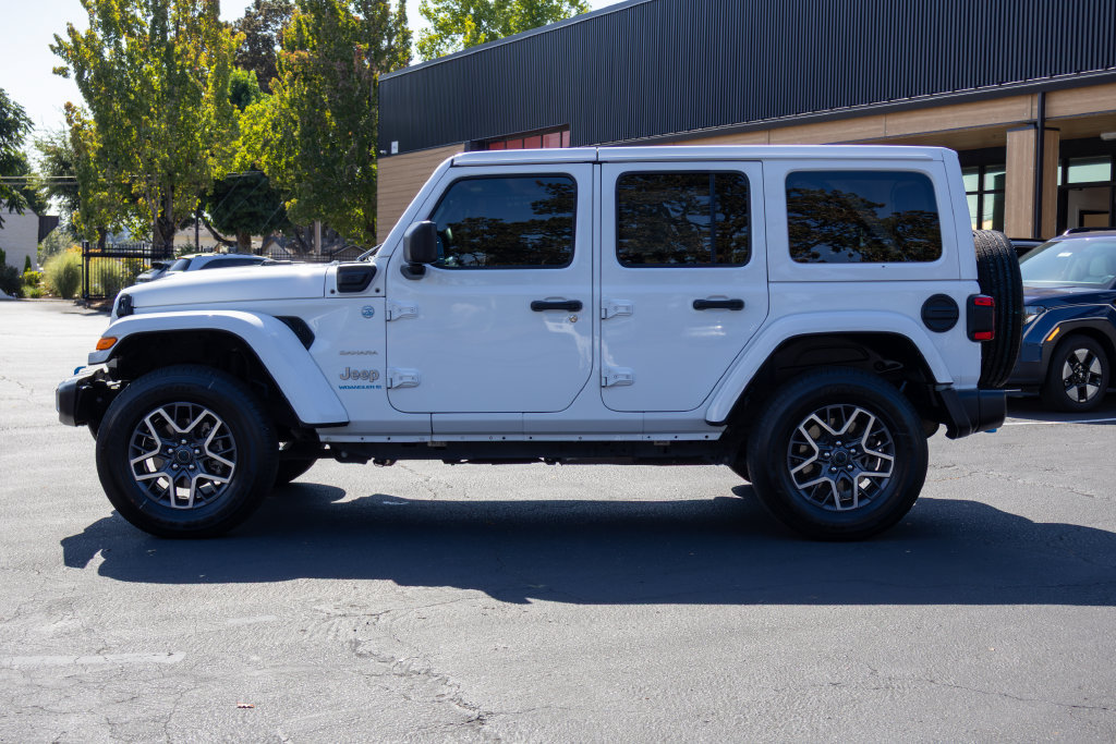 Used 2024 Jeep Wrangler Unlimited Sahara AWD/4WD image 10