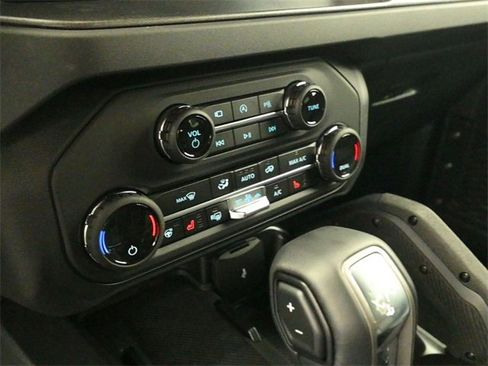 New 2025 Ford Bronco Badlands image 15