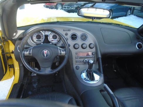 Used 2007 Pontiac Solstice Convertible w/ Premium Package image 12