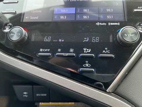 Used 2018 Toyota Camry XSE image 28