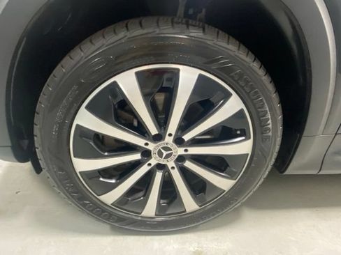 Used 2023 Mercedes-Benz GLB 250 4MATIC image 5