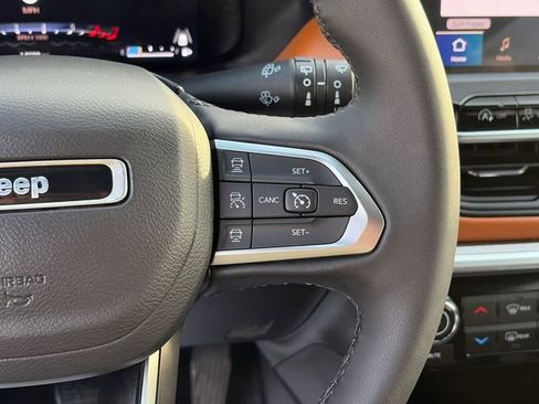 Certified 2025 Jeep Compass Limited w/ Elite Group AWD/4WD image 28