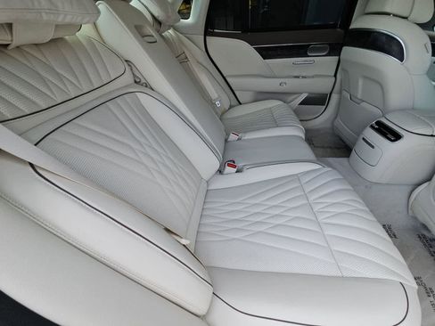 Used 2025 Genesis G90 3.5T image 17