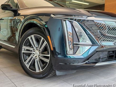 Certified 2024 Cadillac Lyriq Luxury w/ LPO, Floor Liner Package AWD/4WD image 4
